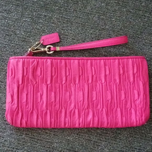 🆕 💕VTG/RARE Coach💕 - Luxe Leather Fuchsia Zip Clutch - Picture 2 of 11